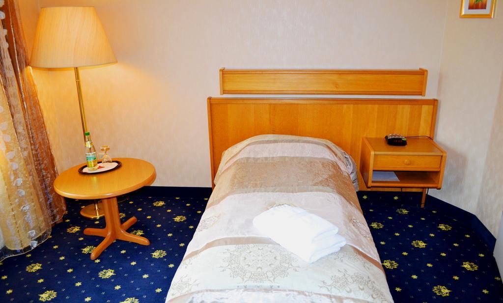 Hotel Zum Goldenen Hirsch Sankt Kilian Habitación foto
