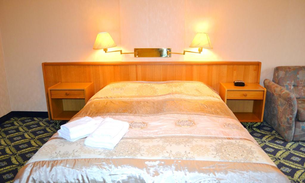 Hotel Zum Goldenen Hirsch Sankt Kilian Habitación foto